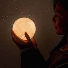 Carregar imagem no visualizador da galeria, Luminária Lua 3D
